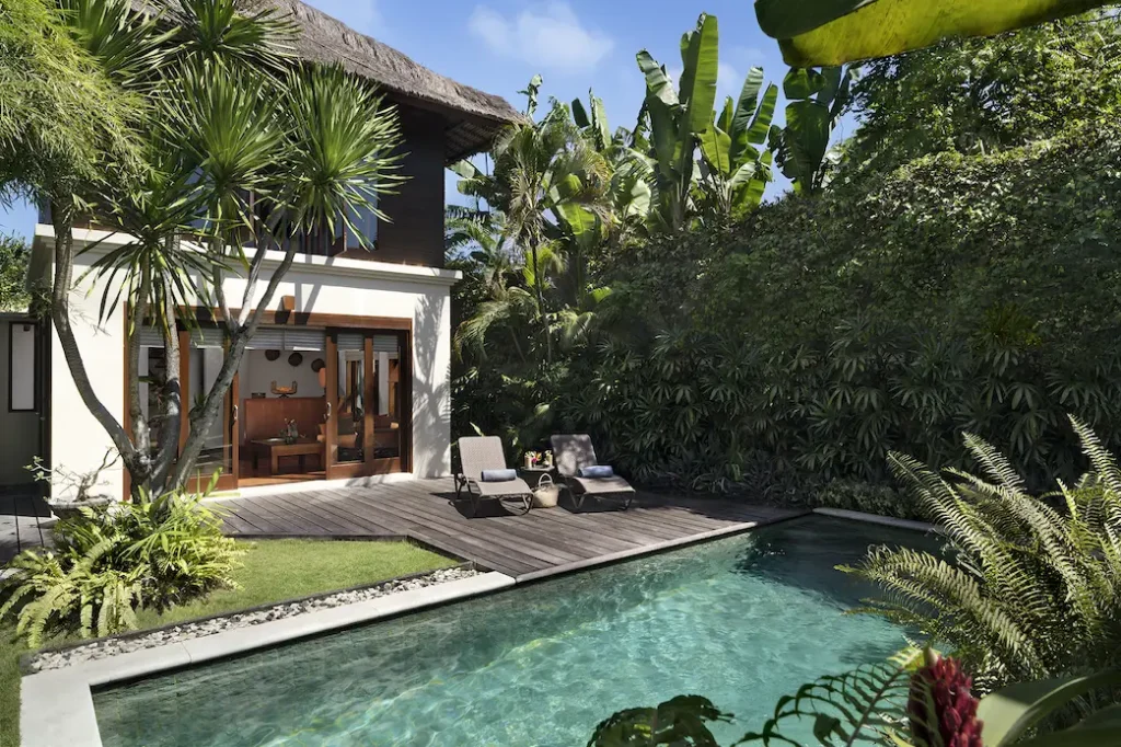Kolam renang vila privat di The Pavilions Bali, Sanur